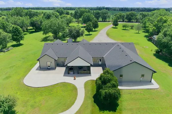 12212 N Seneca St, Sedgwick, KS 67135