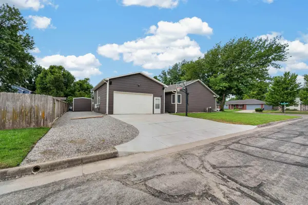 1874 N Woodchuck St, Wichita, KS 67212