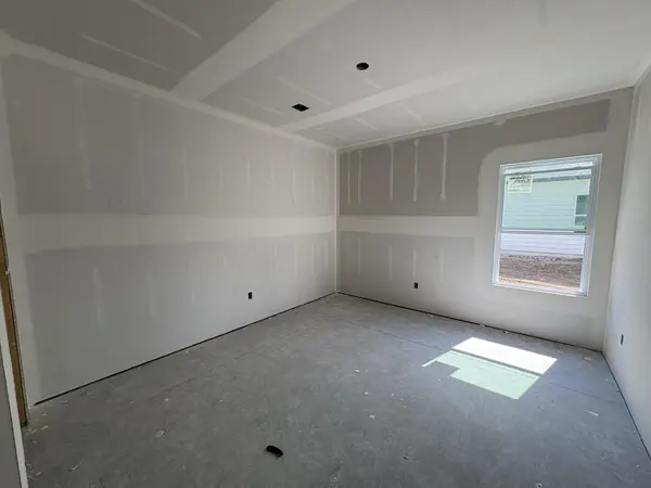 5801 Plumthicket St, Bel Aire, KS 67226