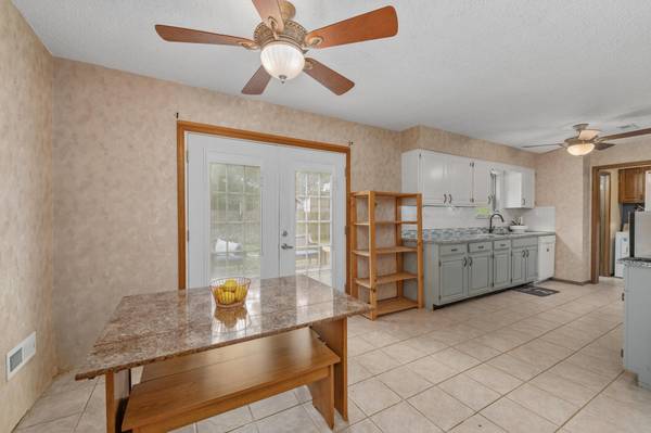 3 N Willow, Mulvane, KS 67110