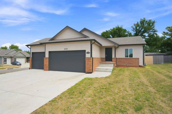 1118 Sontag Ct, Derby, KS 67037