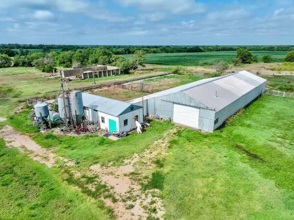8227 N Rock Rd, Walton, KS 67151