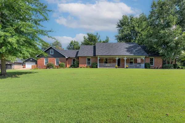 2104 Cedarcrest Ct, Arkansas City, KS 67005