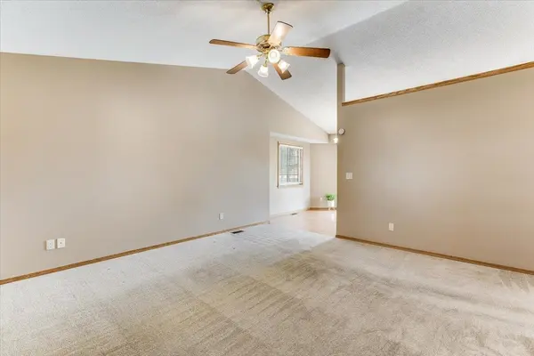 320 S Peach Cir, Haysville, KS 67060