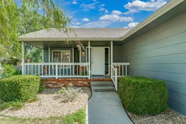 320 S Peach Cir, Haysville, KS 67060