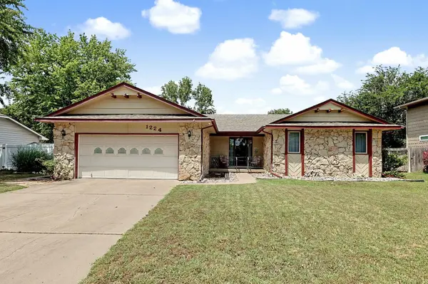1224 N Armstrong Ct., Derby, KS 67037
