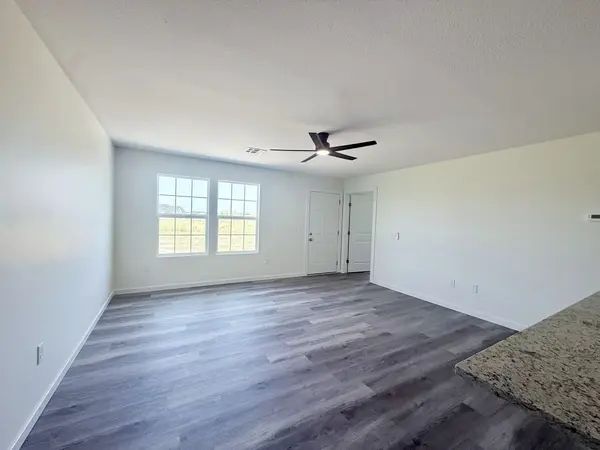 1227 Fountain Dr, Salina, KS 67401