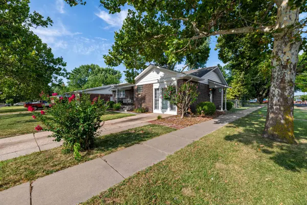 901 S Drury Lane, Wichita, KS 67207