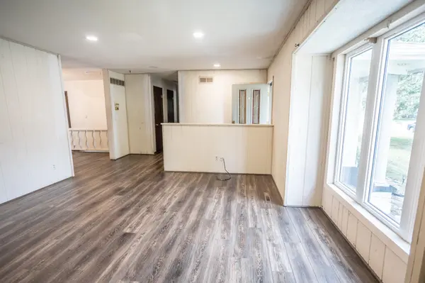 209 W Garnett Ct, Garden Plain, KS 67050