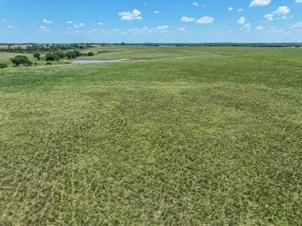 000 SW 200th St, Douglass, KS 67039