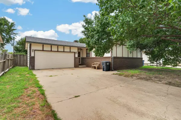 3933 W 32nd St S, Wichita, KS 67217