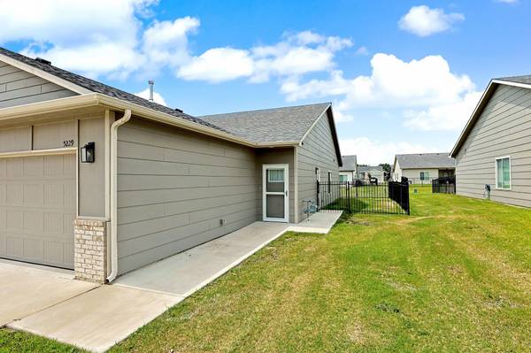 5227-5229 N Cypress St, Bel Aire, KS 67226