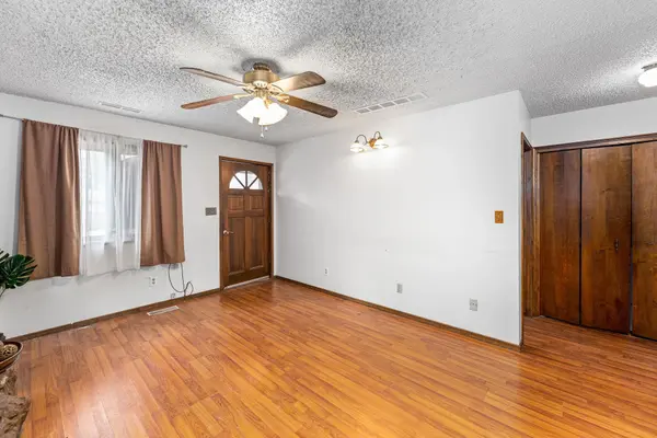 1527 E 6th, Hutchinson, KS 67501