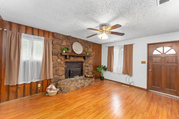 1527 E 6th, Hutchinson, KS 67501