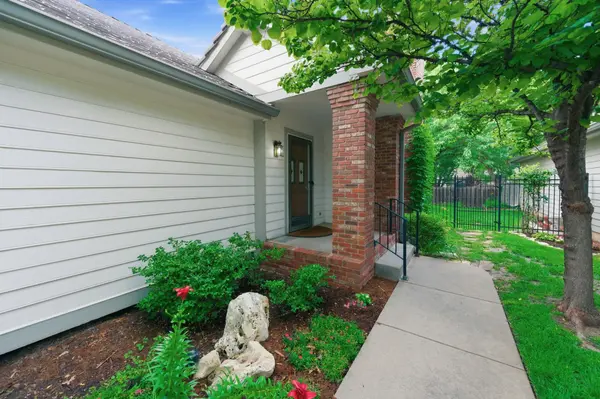 8818 E Bradford Circle, Wichita, KS 67206