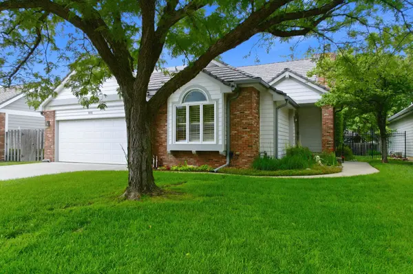 8818 E Bradford Circle, Wichita, KS 67206