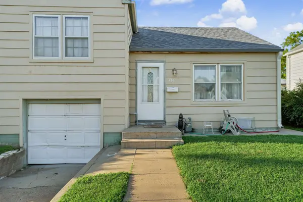 716 Washington St, Salina, KS 67401