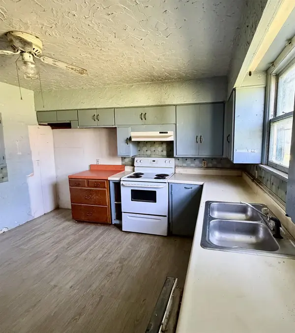 708 N School, Eureka, KS 67045