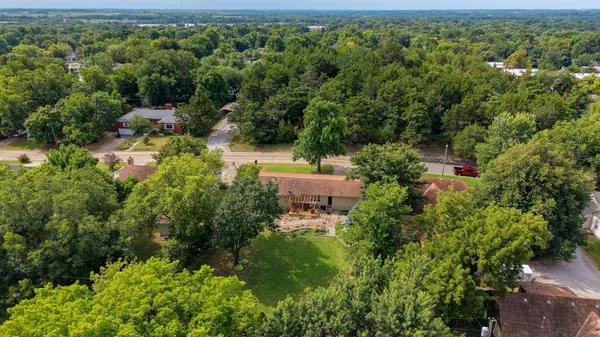 1704 E 8th, Winfield, KS 67156