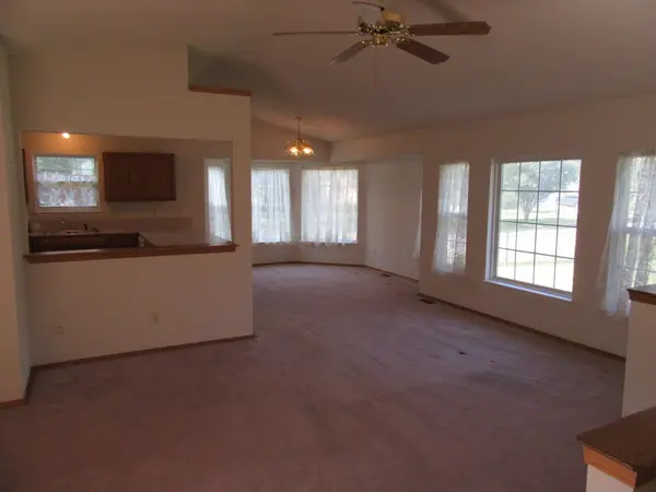 8901 W Meadow Knoll Ct, Wichita, KS 67205