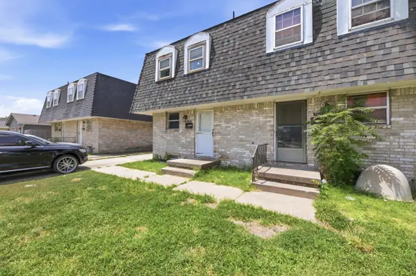 2215 S Market St, Wichita, KS 67211