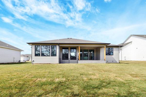 2542 N Emerald Ct, Andover, KS 67002