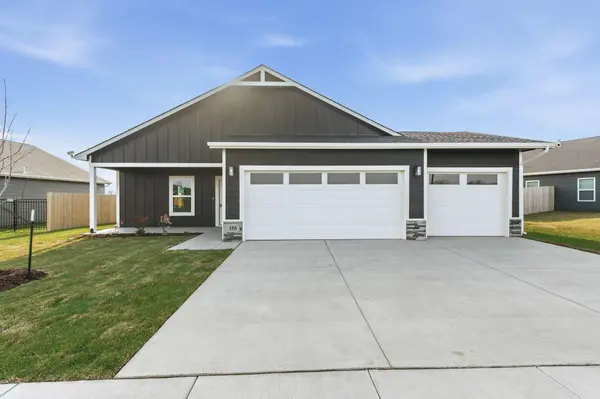 409 N Woodstone St, Derby, KS 67037-7814