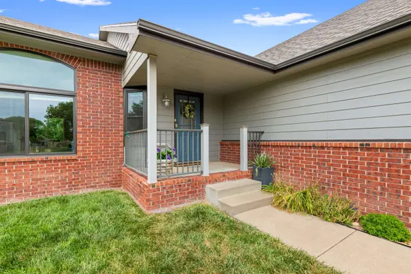 422 E Cheyenne Ct., Kechi, KS 67067