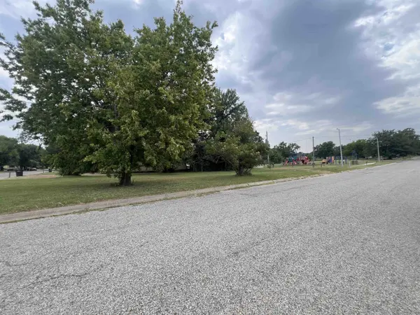 825 N 5th, Arkansas City, KS 67005