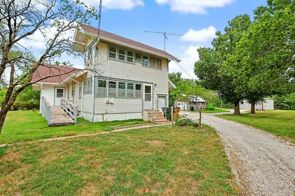 211 W 9th St, Peabody, KS 66866