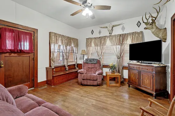211 W 9th St, Peabody, KS 66866