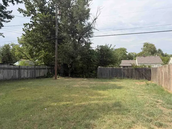 2228 W Caroline Ave, Wichita, KS 67203