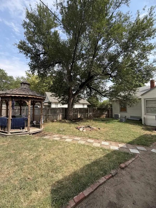2228 W Caroline Ave, Wichita, KS 67203
