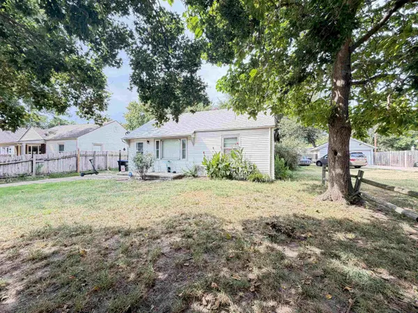 2228 W Caroline Ave, Wichita, KS 67203