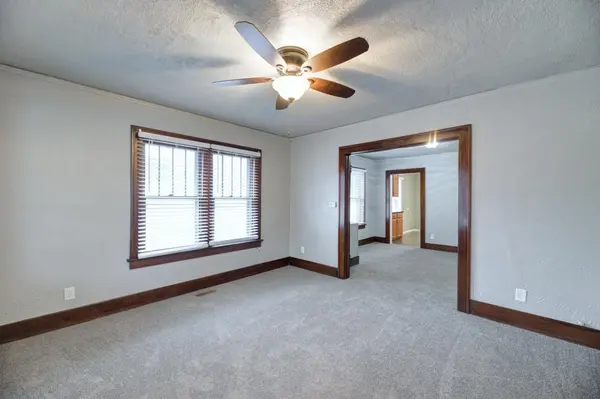411 W Chestnut Ave., Arkansas City, KS 67005