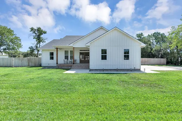 413 S Cranmer St, Conway Springs, KS 67031
