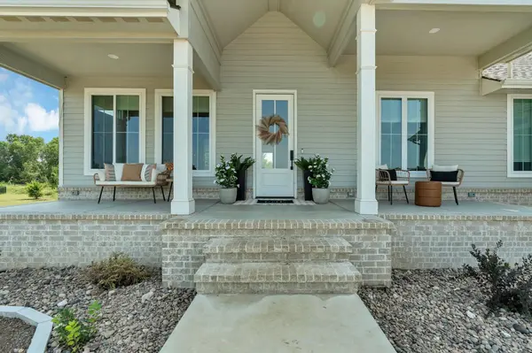 429 Cedar Point Ct, Derby, KS 67037