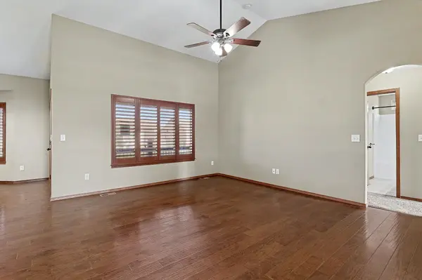 1213 N Lake Ridge Dr, Derby, KS 67037