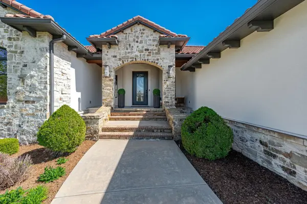 10721 E Crestwood Ct, Wichita, KS 67206