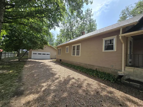 1634 John St., Winfield, KS 67156