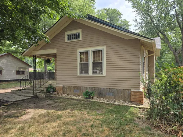 1634 John St., Winfield, KS 67156