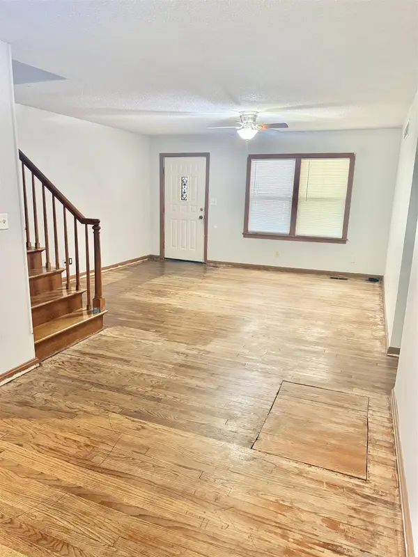 733 S Crestway Ave, Wichita, KS 67218