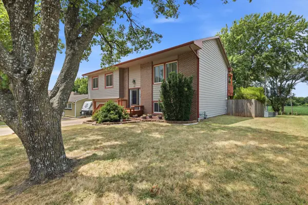 315 S Lincoln St, Belle Plaine, KS 67013