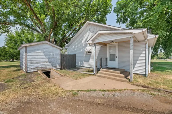 627 S Raff St, Kingman, KS 67068