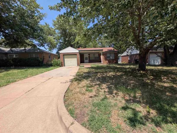 6008 E Castle Dr, Wichita, KS 67218