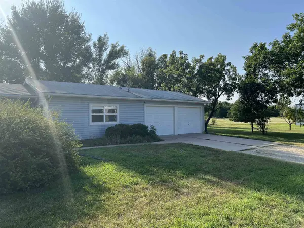 200 Garfield St, Walton, KS 67151
