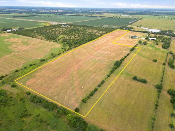 000 51st Road, Douglass, KS 67039