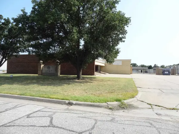 3707 W 30th St S, Wichita, KS 67217