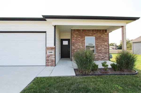 1608 Casey, Newton, KS 67114