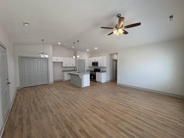 2969 S BUNKER HILL CT #100 & #200, Wichita, KS 67210